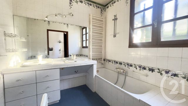 Maison &agrave; louer - 6 pi&egrave;ces - 152,65 m2 - Perigueux - 24 - AQUITAINE