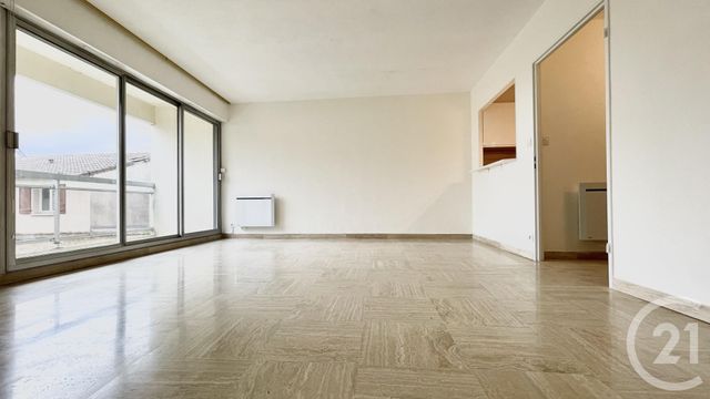 Appartement &agrave; louer - 3 pi&egrave;ces - 55,35 m2 - Perigueux - 24 - AQUITAINE