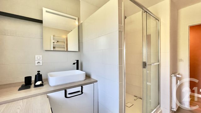 Appartement F3 &agrave; louer - 3 pi&egrave;ces - 73,10 m2 - Perigueux - 24 - AQUITAINE