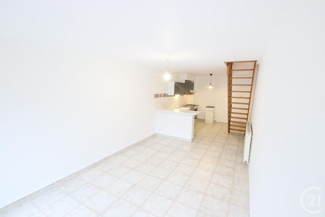 Appartement Duplex &agrave; louer - 3 pi&egrave;ces - 65 m2 - Perigueux - 24 - AQUITAINE