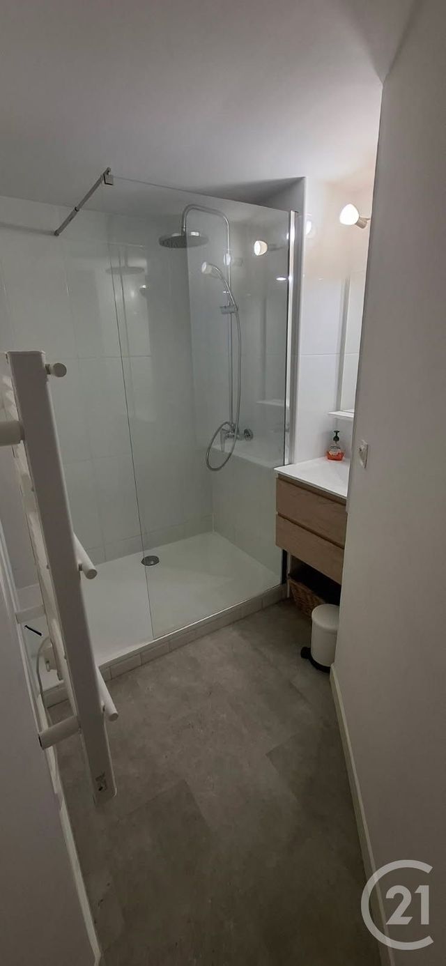 Appartement F1 &agrave; louer - 1 pi&egrave;ce - 42 m2 - Perigueux - 24 - AQUITAINE