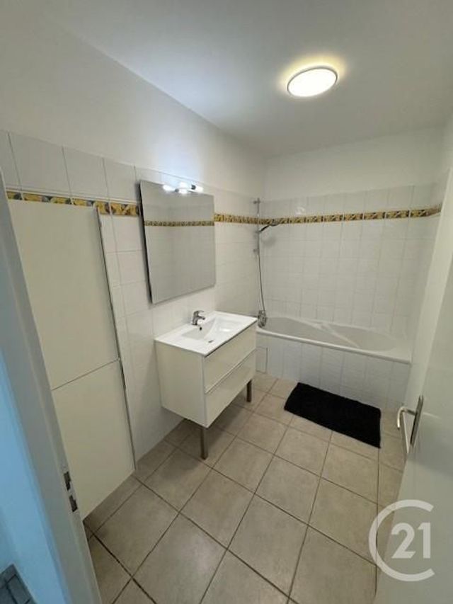 Maison &agrave; louer - 3 pi&egrave;ces - 71 m2 - St Loubes - 33 - AQUITAINE