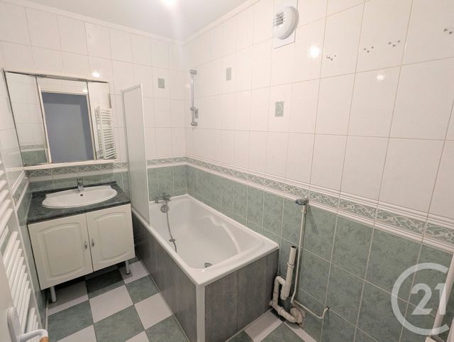 Appartement F3 &agrave; louer - 3 pi&egrave;ces - 65,38 m2 - Verneuil Sur Seine - 78 - ILE-DE-FRANCE