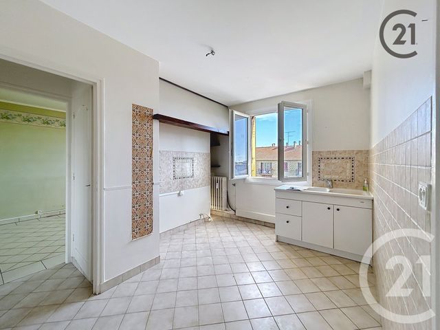 Appartement F4 &agrave; vendre - 4 pi&egrave;ces - 58,73 m2 - La Chapelle St Luc - 10 - CHAMPAGNE-ARDENNE