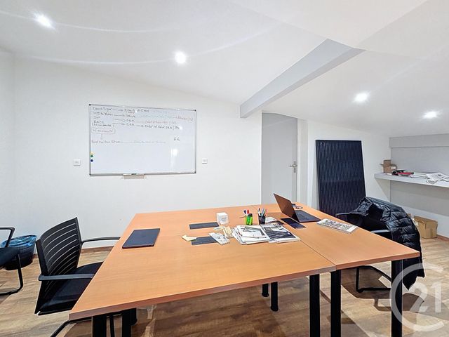 Local commercial à louer - 593.0 m2 - 10 - Aube