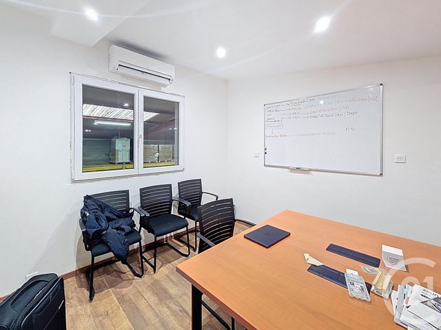 Local commercial à louer - 593.0 m2 - 10 - Aube