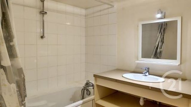 Appartement &agrave; louer - 2 pi&egrave;ces - 54 m2 - Troyes - 10 - CHAMPAGNE-ARDENNE