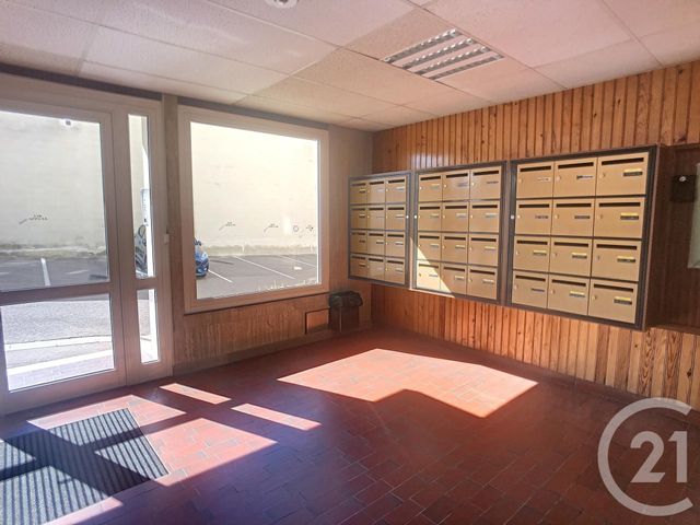 Appartement F1 &agrave; louer - 1 pi&egrave;ce - 27 m2 - St Julien Les Villas - 10 - CHAMPAGNE-ARDENNE