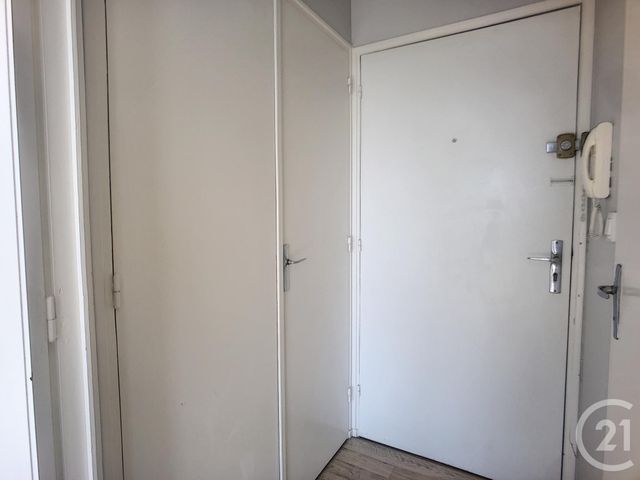 Appartement F1 &agrave; louer - 1 pi&egrave;ce - 27 m2 - St Julien Les Villas - 10 - CHAMPAGNE-ARDENNE