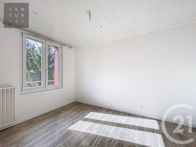 Appartement F3 &agrave; louer - 3 pi&egrave;ces - 55 m2 - La Chapelle St Luc - 10 - CHAMPAGNE-ARDENNE