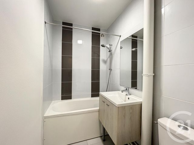 Appartement F1 &agrave; louer - 1 pi&egrave;ce - 27 m2 - St Julien Les Villas - 10 - CHAMPAGNE-ARDENNE