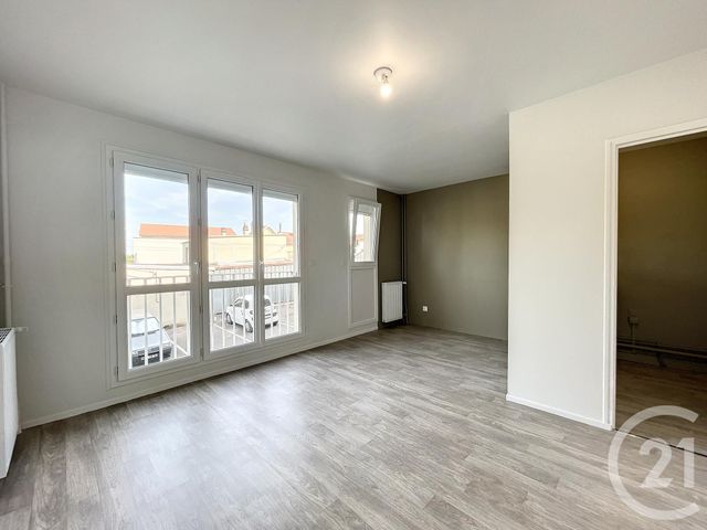 Appartement F1 &agrave; louer - 1 pi&egrave;ce - 27 m2 - St Julien Les Villas - 10 - CHAMPAGNE-ARDENNE