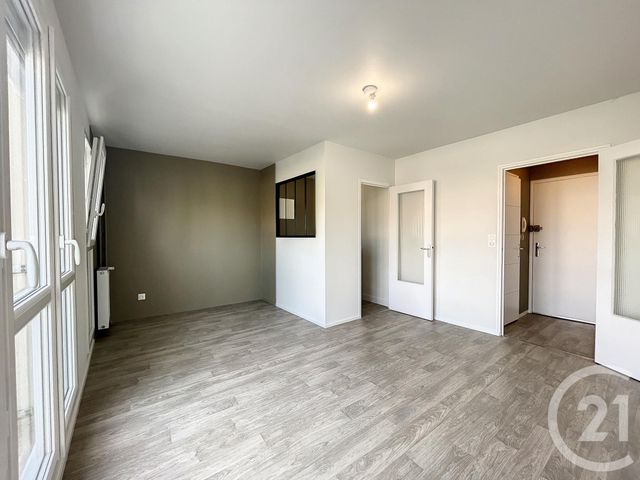Appartement F1 &agrave; louer - 1 pi&egrave;ce - 27 m2 - St Julien Les Villas - 10 - CHAMPAGNE-ARDENNE