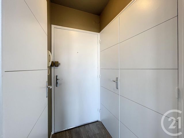 Appartement F1 &agrave; louer - 1 pi&egrave;ce - 27 m2 - St Julien Les Villas - 10 - CHAMPAGNE-ARDENNE