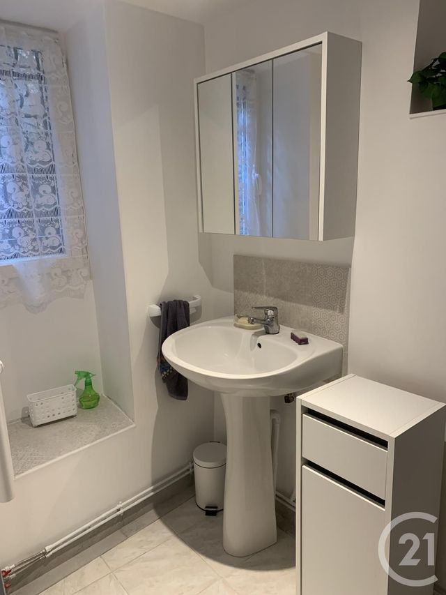 Appartement Studio &agrave; louer - 2 pi&egrave;ces - 42 m2 - Souillac - 46 - MIDI-PYRENEES