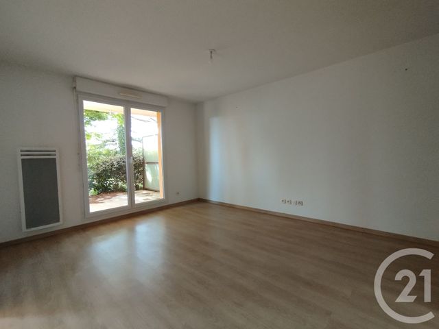 Appartement T2 &agrave; louer - 2 pi&egrave;ces - 36,32 m2 - Gourdon - 46 - MIDI-PYRENEES
