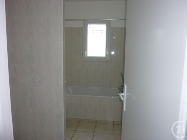 Maison &agrave; louer - 4 pi&egrave;ces - 89,38 m2 - Ares - 33 - AQUITAINE