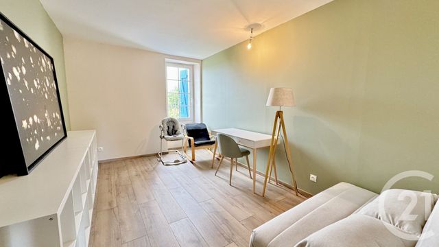 Maison &agrave; louer - 7 pi&egrave;ces - 221,75 m2 - Poyartin - 40 - AQUITAINE