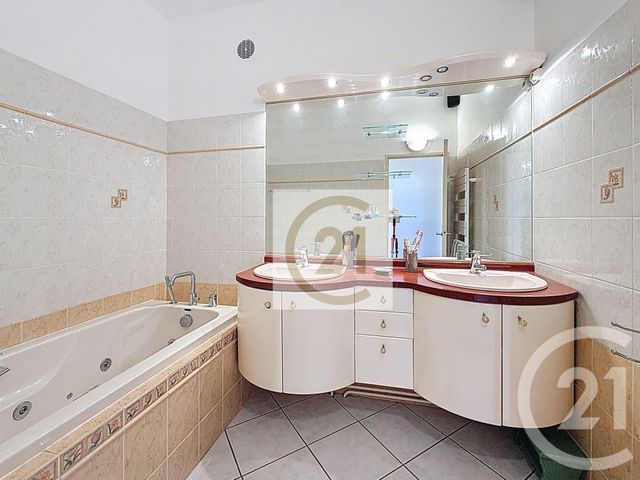 Appartement F5 &agrave; louer - 5 pi&egrave;ces - 130 m2 - St Cloud - 92 - ILE-DE-FRANCE