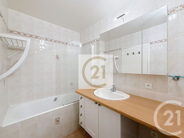 Appartement F5 &agrave; louer - 5 pi&egrave;ces - 98,47 m2 - Garches - 92 - ILE-DE-FRANCE