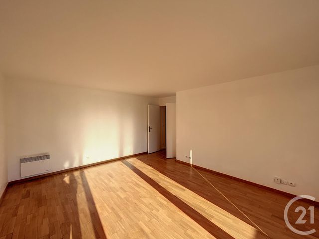 Appartement &agrave; louer - 3 pi&egrave;ces - 67,20 m2 - Suresnes - 92 - ILE-DE-FRANCE