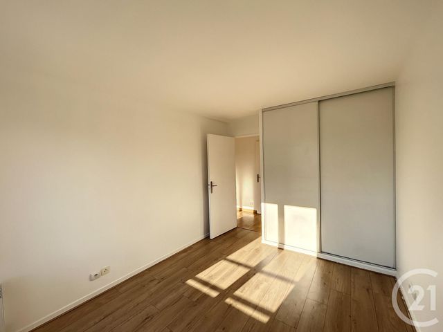 Appartement &agrave; louer - 3 pi&egrave;ces - 67,20 m2 - Suresnes - 92 - ILE-DE-FRANCE