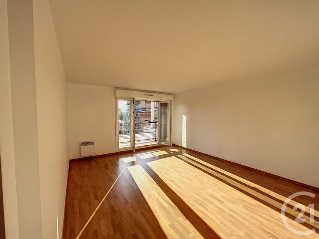 Appartement &agrave; louer - 3 pi&egrave;ces - 67,20 m2 - Suresnes - 92 - ILE-DE-FRANCE