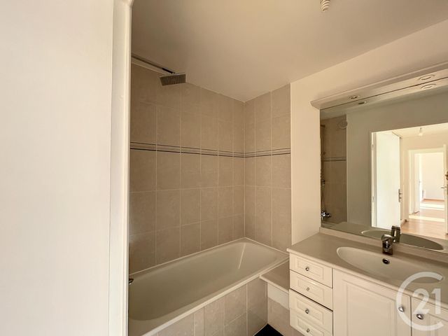 Appartement &agrave; louer - 3 pi&egrave;ces - 67,20 m2 - Suresnes - 92 - ILE-DE-FRANCE