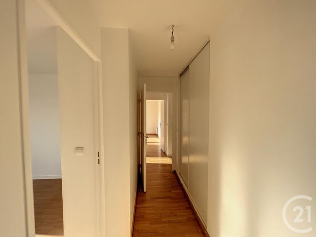 Appartement &agrave; louer - 3 pi&egrave;ces - 67,20 m2 - Suresnes - 92 - ILE-DE-FRANCE