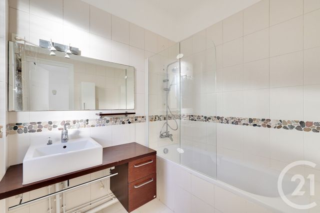 Appartement F3 &agrave; louer - 3 pi&egrave;ces - 66,06 m2 - Paris - 75015 - ILE-DE-FRANCE
