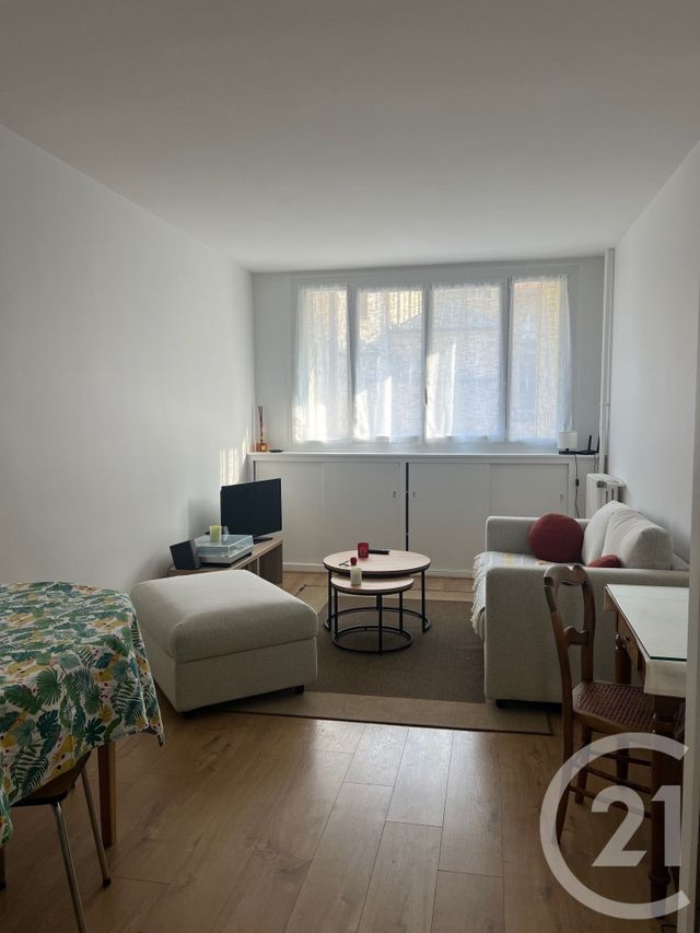 Exclusivité PARIS 75015 2 290 € par mois charges comprises 60 m 2 , appartement , 3 pcs