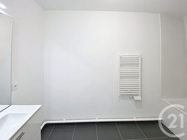 Appartement F4 &agrave; louer - 4 pi&egrave;ces - 75 m2 - Provins - 77 - ILE-DE-FRANCE