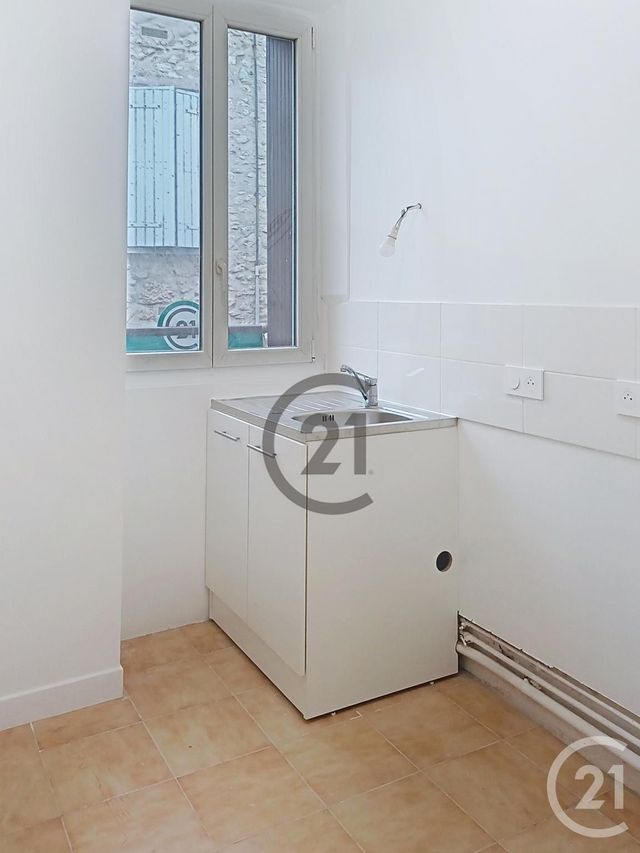 Appartement F1 &agrave; louer - 1 pi&egrave;ce - 28,11 m2 - Provins - 77 - ILE-DE-FRANCE