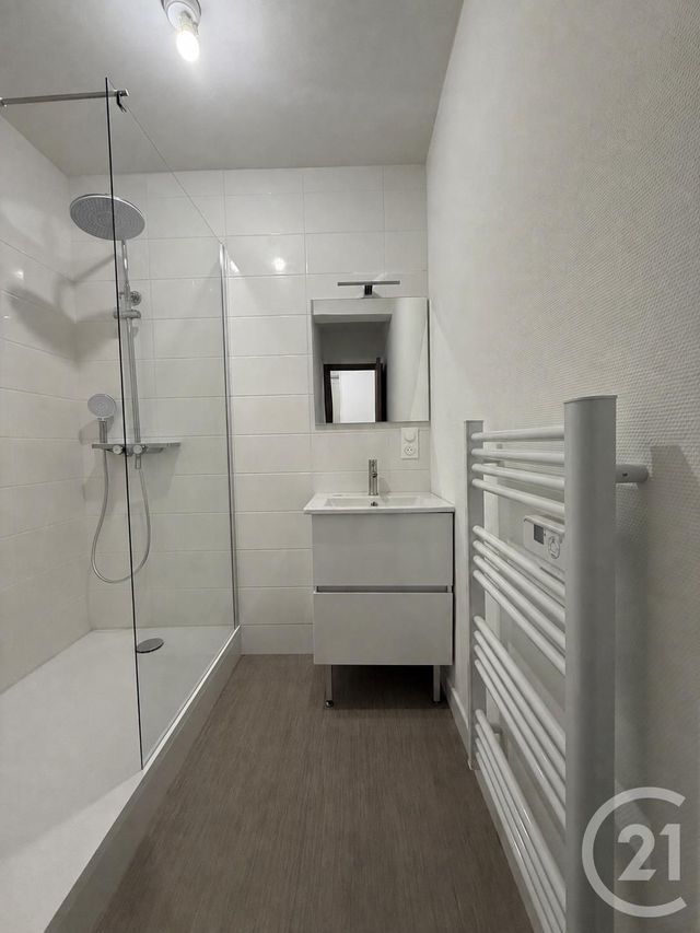 Appartement F2 &agrave; louer - 2 pi&egrave;ces - 46,77 m2 - Moulins - 03 - AUVERGNE