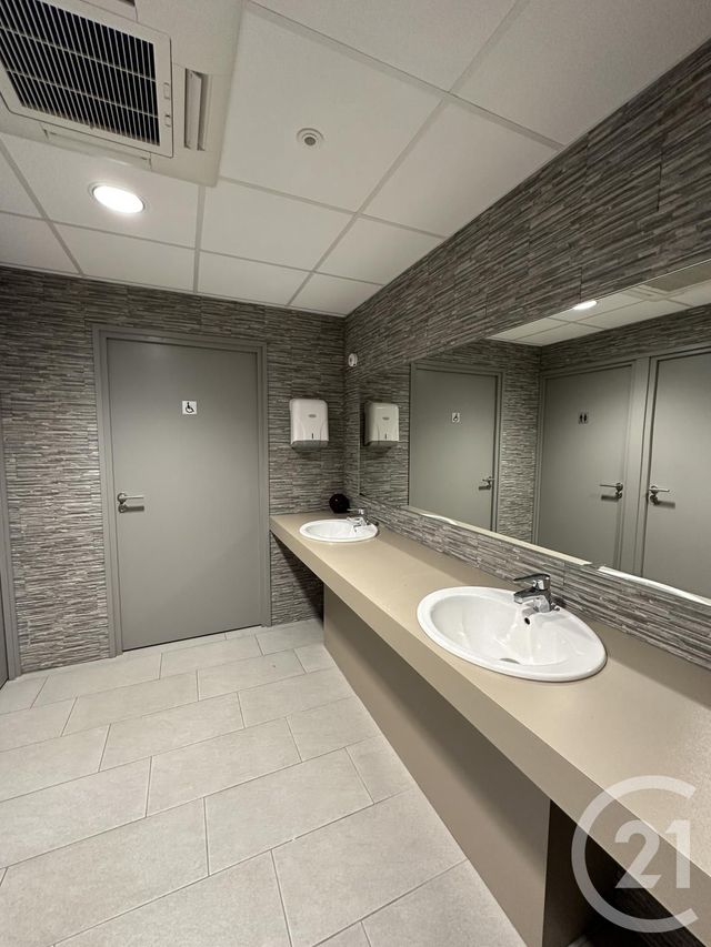 Local commercial à louer - 847.0 m2 - 03 - Allier