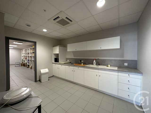 Local commercial à louer - 847.0 m2 - 03 - Allier