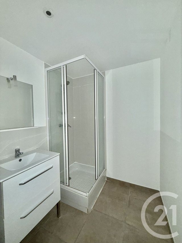 Appartement F3 &agrave; louer - 3 pi&egrave;ces - 69,80 m2 - Moulins - 03 - AUVERGNE