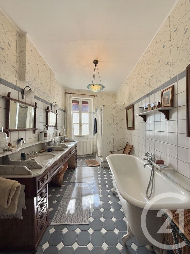 Maison à vendre - 4 pièces - 223,93 m2 - Moulins - 03 - AUVERGNE