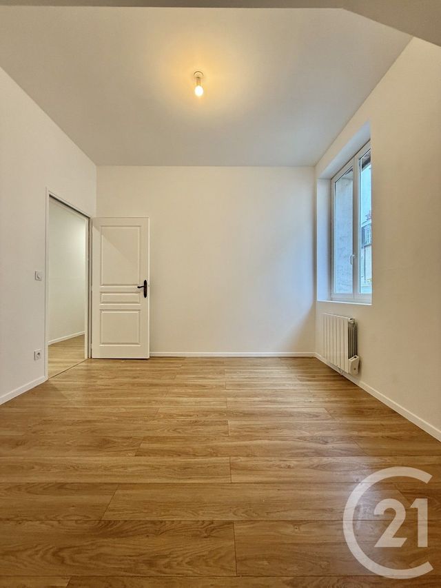 Appartement F3 &agrave; louer - 3 pi&egrave;ces - 86,45 m2 - Moulins - 03 - AUVERGNE