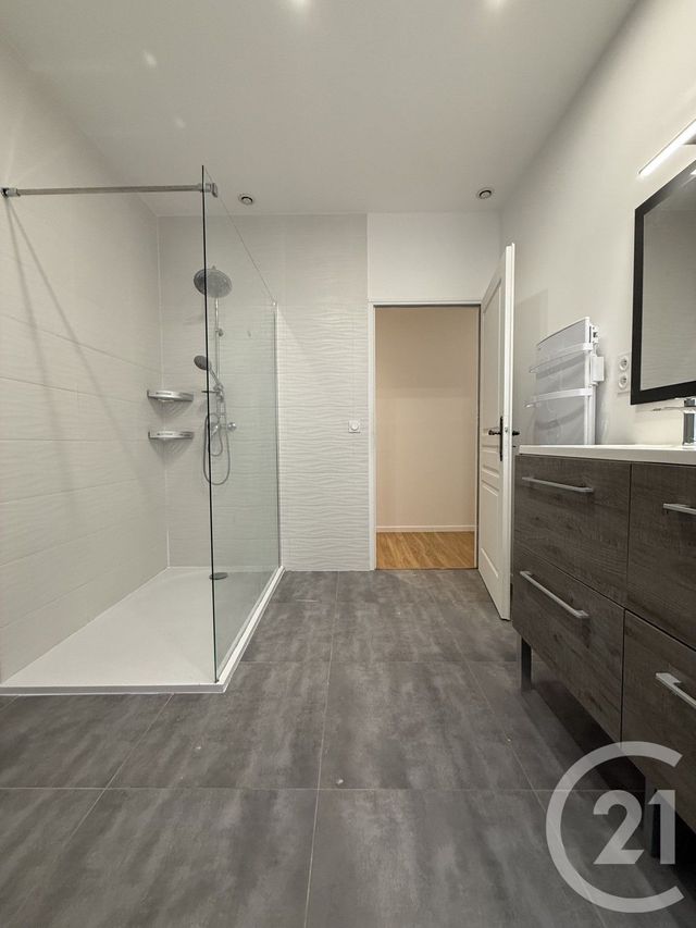 Appartement F3 &agrave; louer - 3 pi&egrave;ces - 86,45 m2 - Moulins - 03 - AUVERGNE