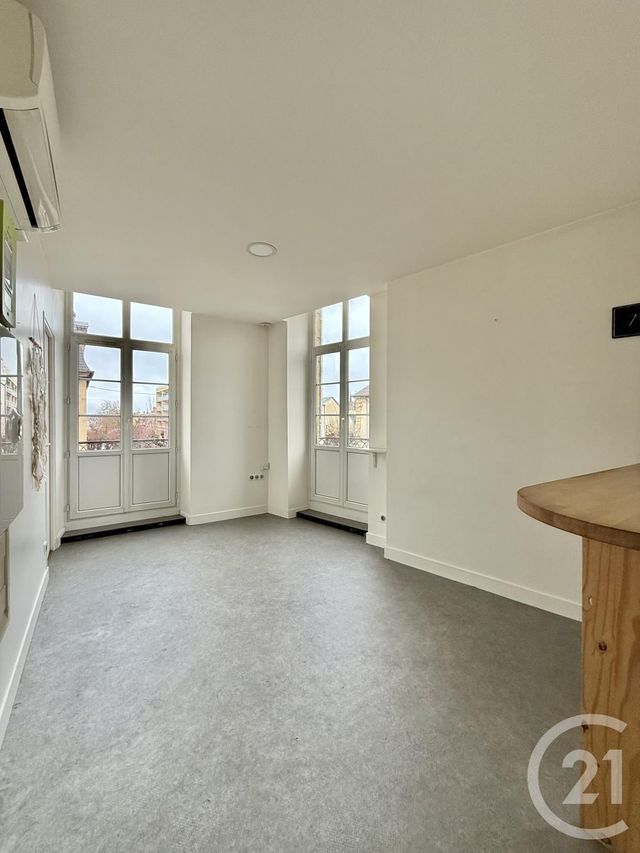 Appartement à louer - 2 pièces - 35 m2 - Moulins - 03 - AUVERGNE