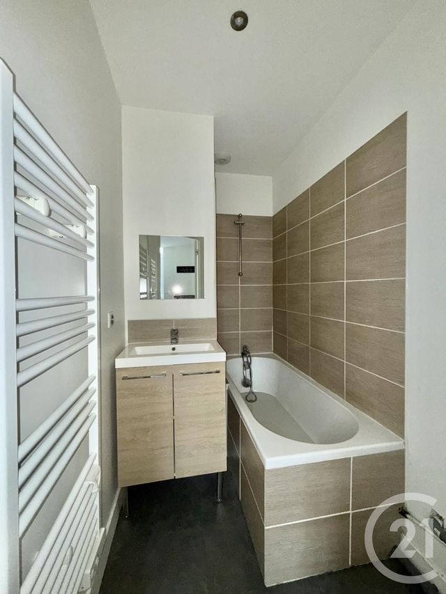 Appartement à louer - 2 pièces - 35 m2 - Moulins - 03 - AUVERGNE