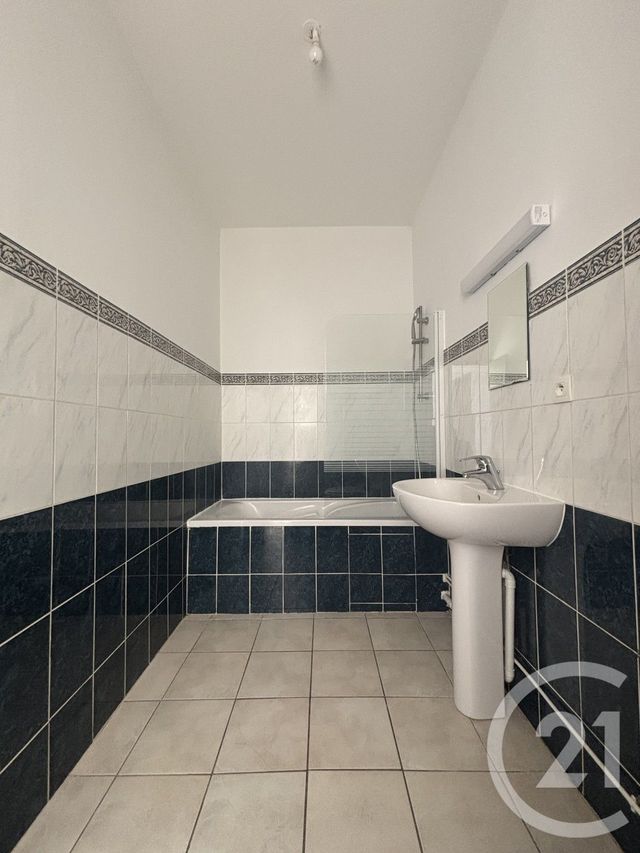 Appartement F2 &agrave; louer - 2 pi&egrave;ces - 39,71 m2 - Moulins - 03 - AUVERGNE