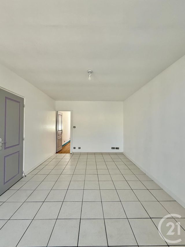 Appartement F3 &agrave; louer - 3 pi&egrave;ces - 68,24 m2 - Moulins - 03 - AUVERGNE