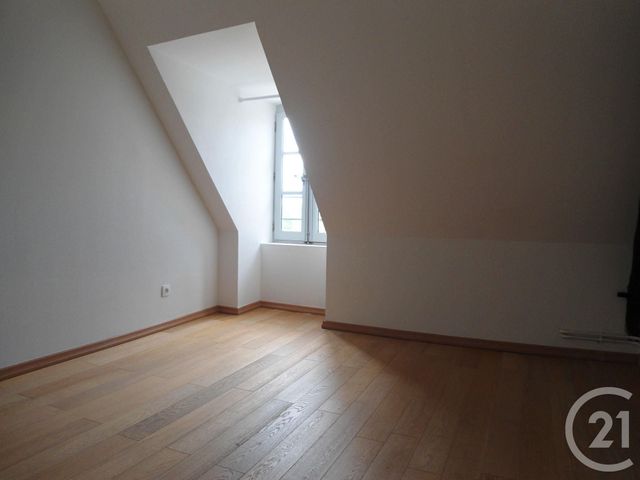 Appartement F4 &agrave; louer - 4 pi&egrave;ces - 119 m2 - Moulins - 03 - AUVERGNE