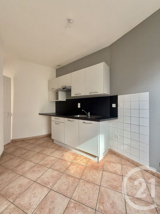 Appartement F2 &agrave; louer - 2 pi&egrave;ces - 44 m2 - Moulins - 03 - AUVERGNE