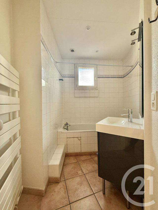 Appartement F2 &agrave; louer - 2 pi&egrave;ces - 44 m2 - Moulins - 03 - AUVERGNE