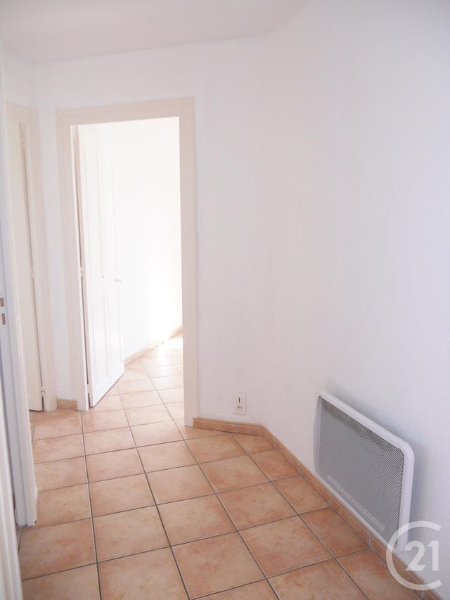 Appartement F2 &agrave; louer - 2 pi&egrave;ces - 44 m2 - Moulins - 03 - AUVERGNE