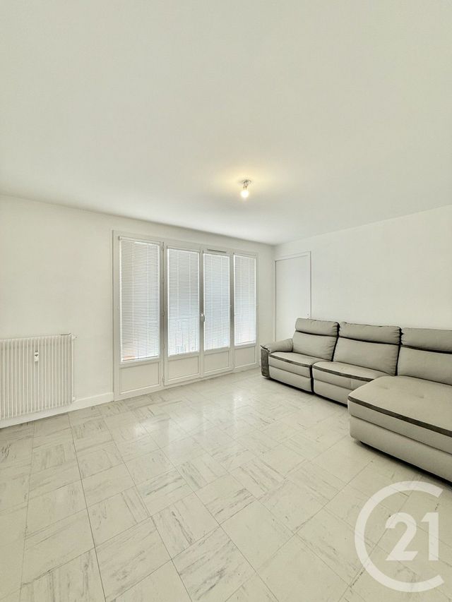 Appartement F4 &agrave; louer - 4 pi&egrave;ces - 68,33 m2 - Yzeure - 03 - AUVERGNE