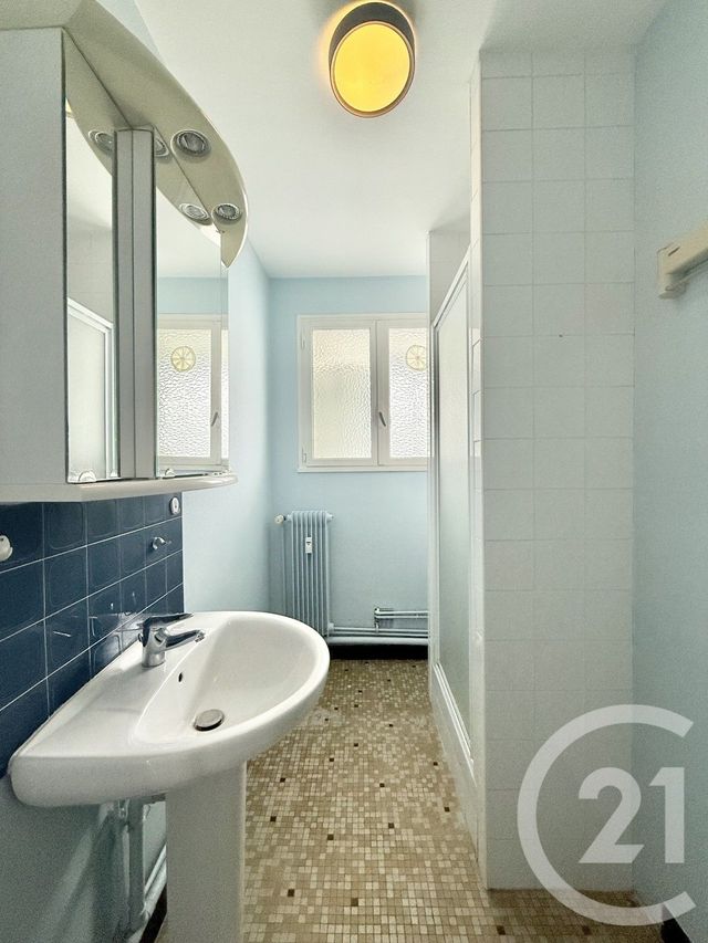 Appartement F4 &agrave; louer - 4 pi&egrave;ces - 68,33 m2 - Yzeure - 03 - AUVERGNE